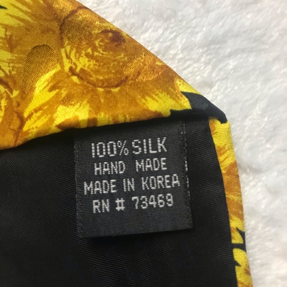 Looney Tunes Mania Tie Taz Bugs Daffy Sylvester Sunflowers Silk 1994 VTG - Picture 8 of 11